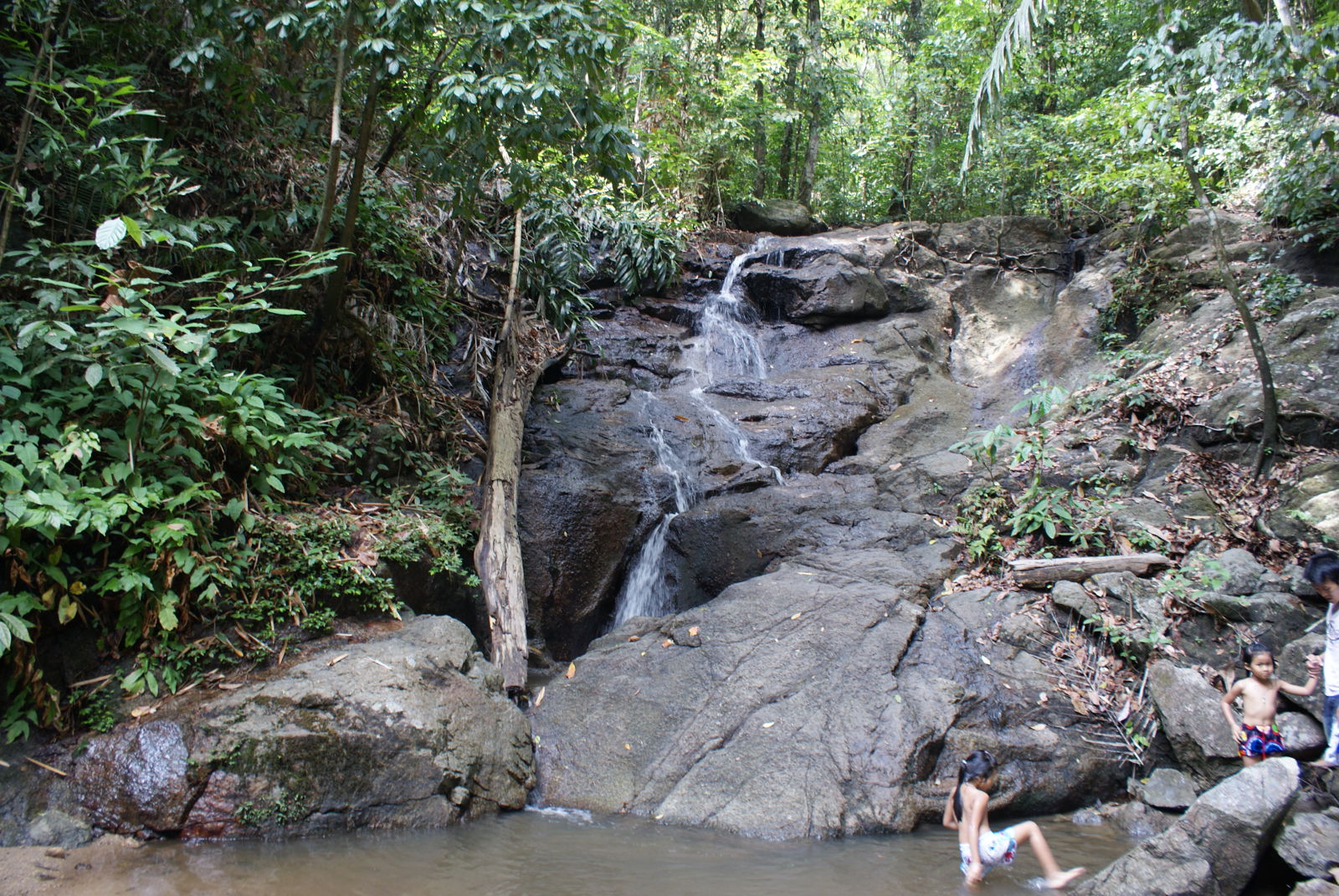 rejse-til-thailand.dk/billeder/phuket-vandfald-big.jpg
