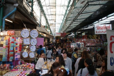 Chinatown Market består hovedsageligt af et utal af små butikker i en meget lang gyde samt i dens sidegader og -gyder. Klik for stort billede. Chinatown Market