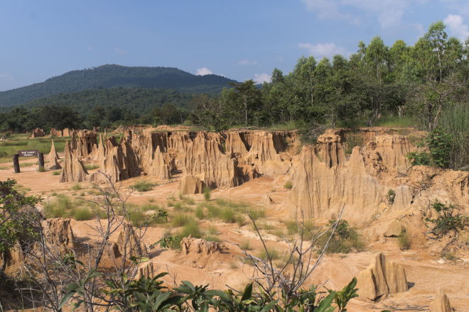 Jordskulpturer i Lalu
