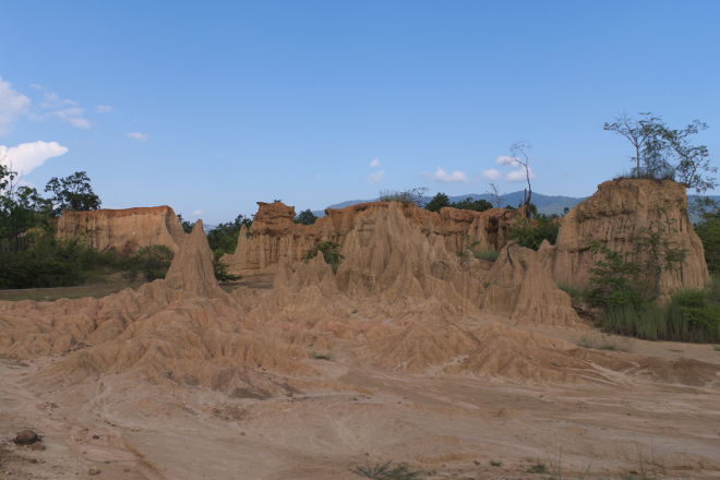 Jordskulpturer i Sao Din