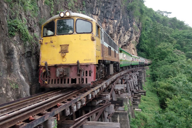 Tog på dødens jernbane