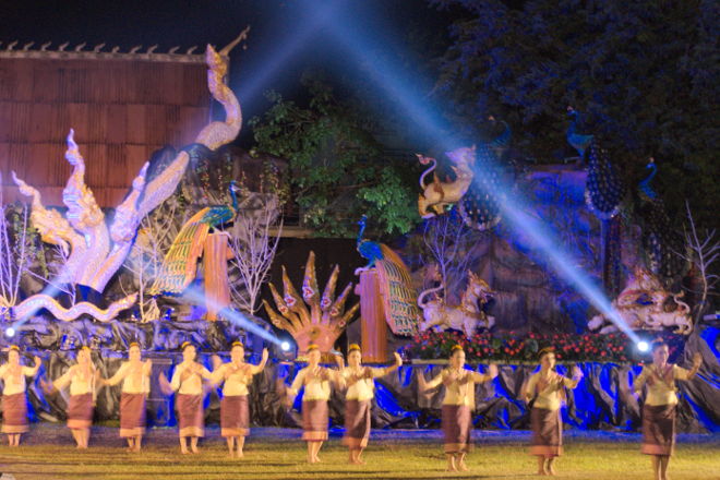 Skuespil baseret på lokale myter