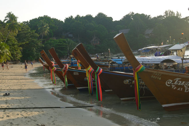 Long-tail-både med bånd