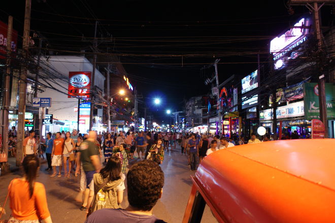 Bangla Road om natten