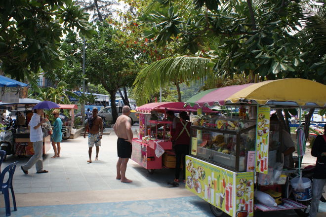 Madvogne ved stranden