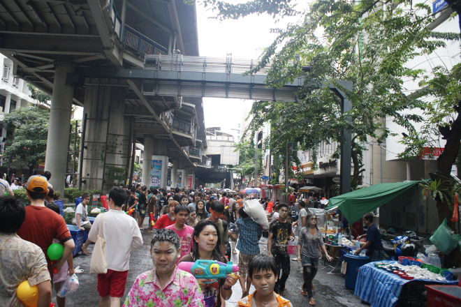 Gadevandkamp i Silom