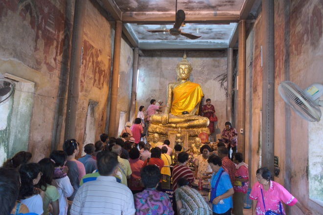 Tempel i et træ med flot Buddha