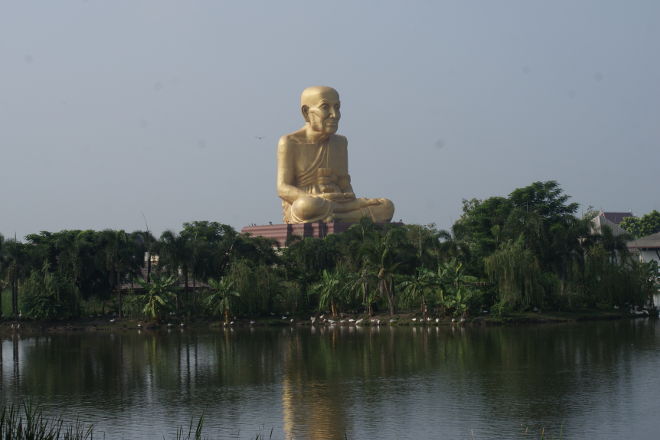 Statue af munken Luang Phor Thuad