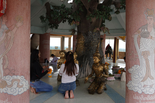 Statuer med bladguld